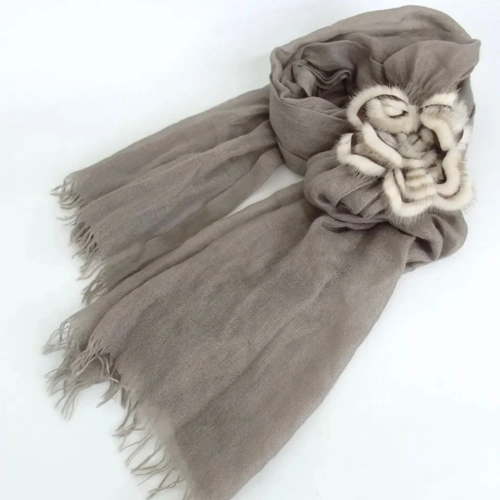 FENDI Sellaria Flower Fur Stall Cashmere/Silk Blend Scarf - Picture 9 of 16